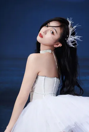 吴宣仪白色纱裙仙气写真图片_2