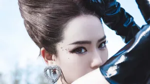 戚薇黑色长裙酷飒性感写真图片_5