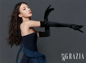 金晨双麻花辫造型性感杂志写真_1