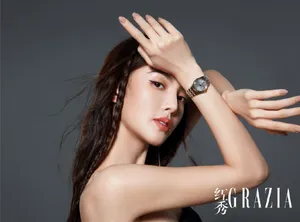 金晨双麻花辫造型性感杂志写真_3