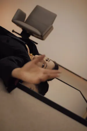 迪丽热巴黑色抹胸性感写真图片_8
