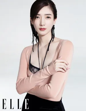 江疏影时尚摩登写真大片_7