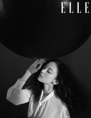 古力娜扎复古妩媚写真大片_6
