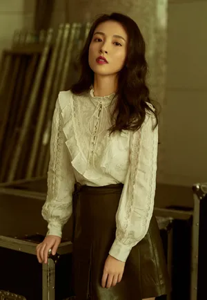 吴倩复古优雅卷发写真图片_3