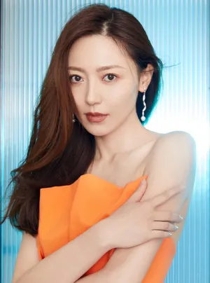 黄梦莹抹胸裙性感写真图片