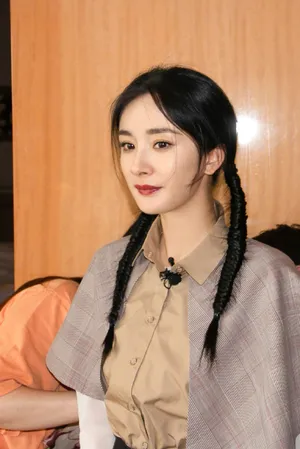杨幂麻花辫俏丽写真图片_2