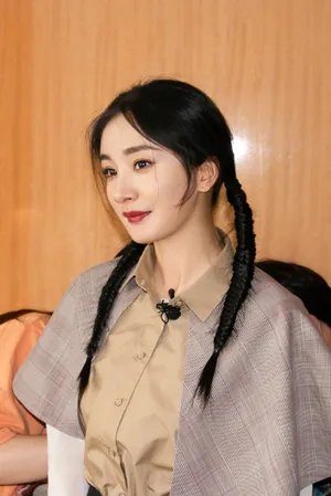 杨幂麻花辫俏丽写真图片_7