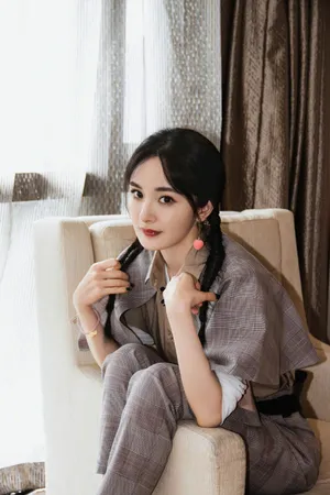 杨幂麻花辫俏丽写真图片_11