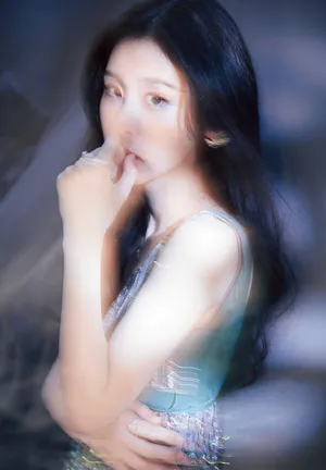 张碧晨吊带亮片裙性感写真图片_3