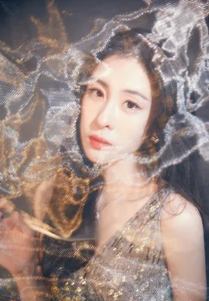 张碧晨吊带亮片裙性感写真图片_5