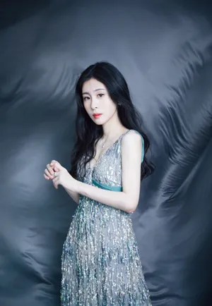 张碧晨吊带亮片裙性感写真图片_6