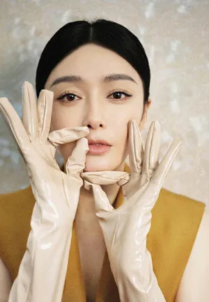 秦岚最新时尚杂志写真大片_6
