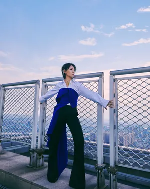 周笔畅花朵流苏项链性感图片_4
