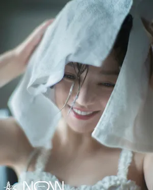 赵薇湿发性感杂志写真_1