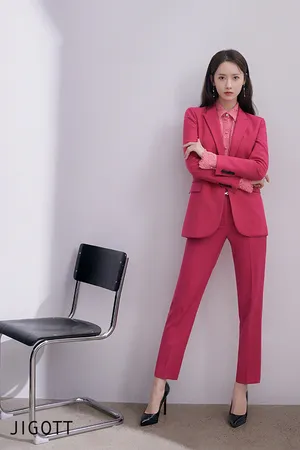 林允儿秋冬装画报大片写真图片