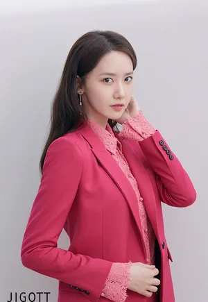 林允儿秋冬装画报大片写真图片_2