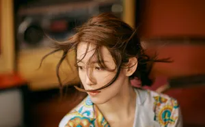 苏青印花裙优雅写真图片