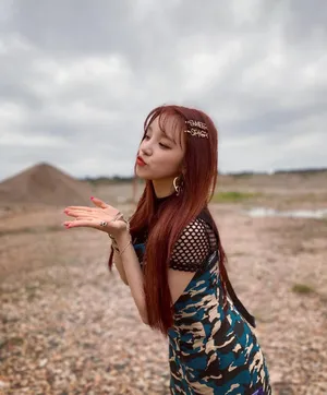 宋雨琦性感甜酷写真图片