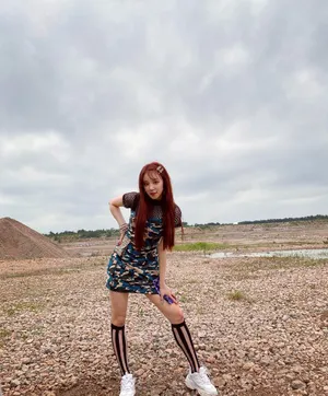 宋雨琦性感甜酷写真图片