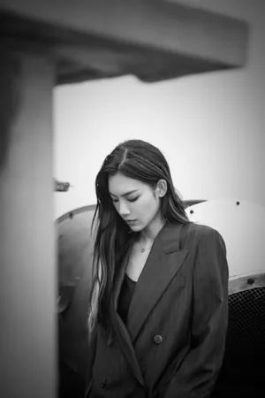 曾可妮酷美西装写真图片