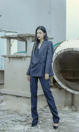 曾可妮酷美西装写真图片_5