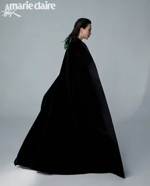 阿朵黑衣红唇随性优雅黑白大片写真图片_2