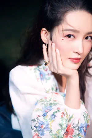 李沁仙气养眼写真图片