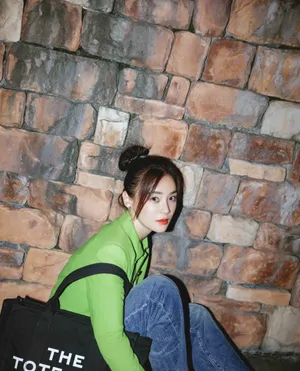 袁姗姗丸子头休闲私服图片_2