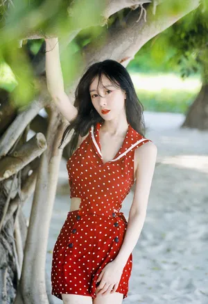 张檬红色波点连衣裙性感不失清纯写真图片_6