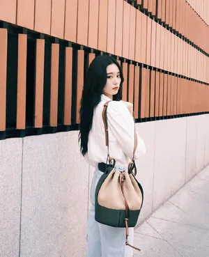 曾可妮碎花长裙时尚气质写真图片_2