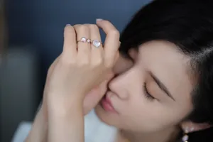 杨子姗白色法式上衣优雅写真图片_4