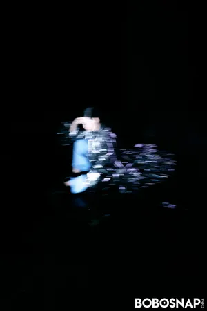 张靓颖粉色沙漠性感写真图片_9