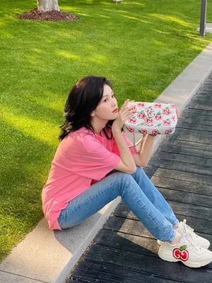 白鹿粉色清新甜美街拍图片_3