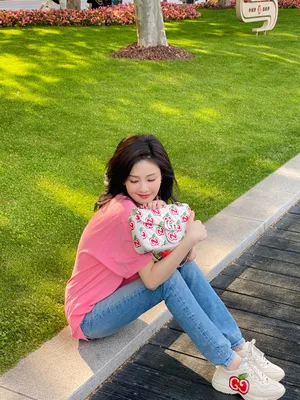 白鹿粉色清新甜美街拍图片_4