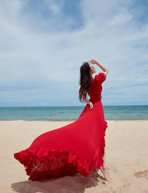 刘诗诗唯美红裙海边写真图片