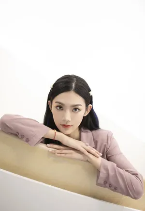 曾可妮粉色清新套装性感写真图片