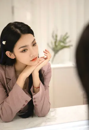 曾可妮粉色清新套装性感写真图片_3