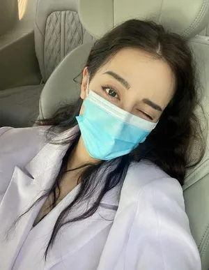 迪丽热巴戴口罩超美自拍照图片_3
