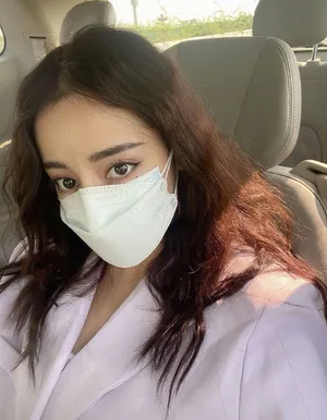 迪丽热巴戴口罩超美自拍照图片_6