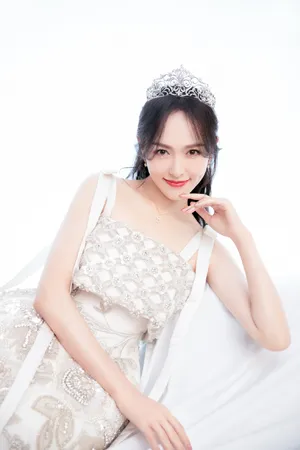 唐嫣白裙皇冠仙气写真图片_6