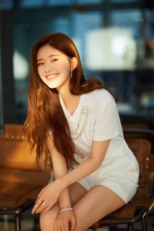 赵露思甜美温婉写真图片_4