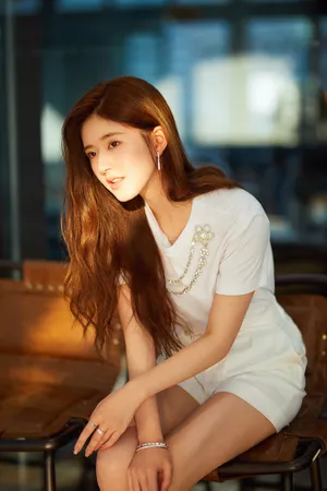 赵露思甜美温婉写真图片_5