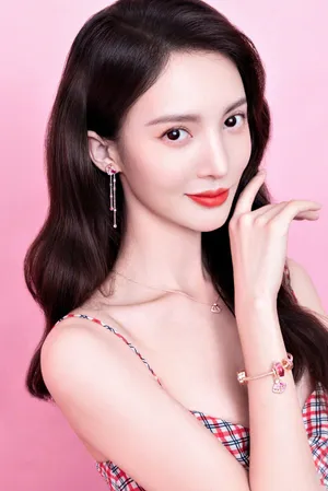 金晨粉色系珠宝大片写真图片