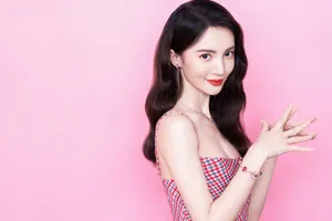 金晨粉色系珠宝大片写真图片_2