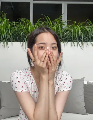 欧阳娜娜悠闲度假青春甜美自拍照图片