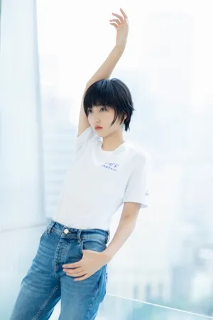 张子枫短发造型清新写真图片