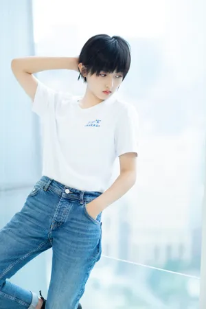 张子枫短发造型清新写真图片_2