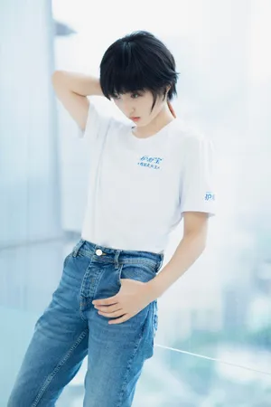 张子枫短发造型清新写真图片_6