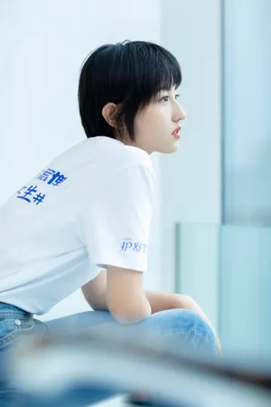 张子枫短发造型清新写真图片_7