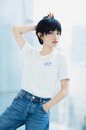 张子枫短发造型清新写真图片_8